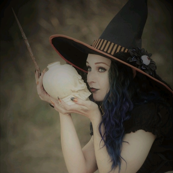 Meet your Posher, Dani - Picture 1 of 1